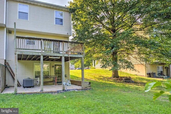Photo - 213 Copperfield Ln