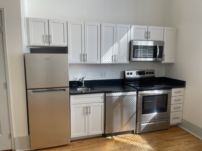 Photo - 315 W 38th St