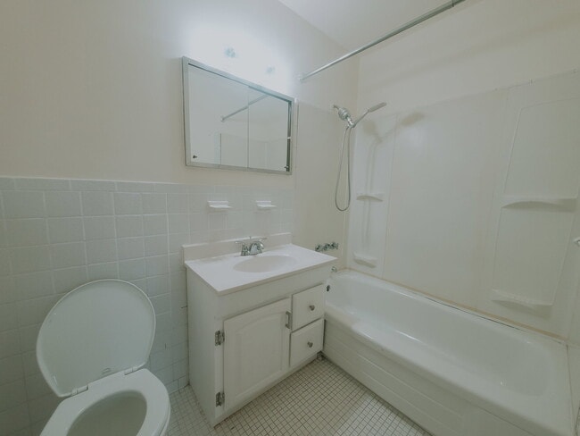 Photo - 140 Grove St Unit 6