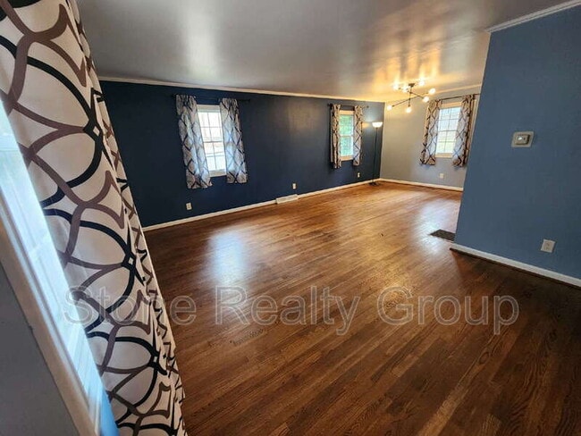 Photo - 308 Hickory Hill Dr