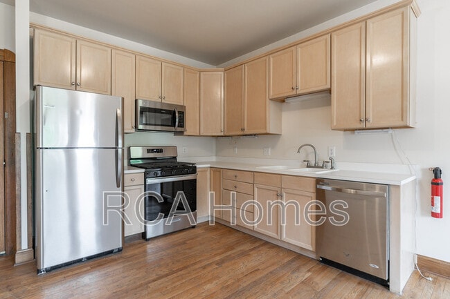 Photo - 243 E 11th St Unidad 2