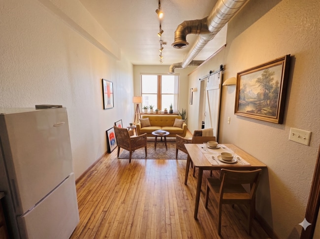 Building Photo - 448 N Main St Unit Apt. C