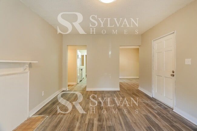 Photo - 3 BR, 2 BA home in Oakwood Estates