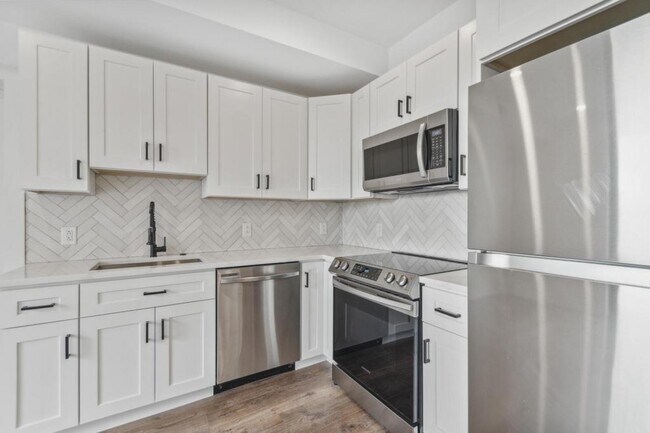 Photo - 6211 Woodbine Ave