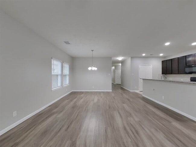 Photo - 210 Pequin Rd