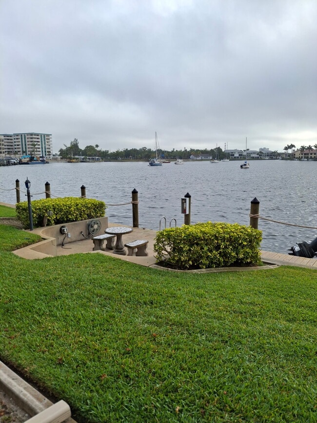 Building Photo - 416 Tudor Dr Unit Waterfront condo for rent