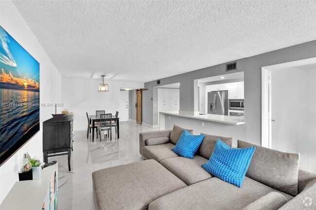 Building Photo - 1000 Parkview Dr Rental