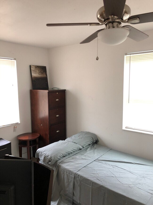 Photo - 12215 Lakeshore Dr Unit 13