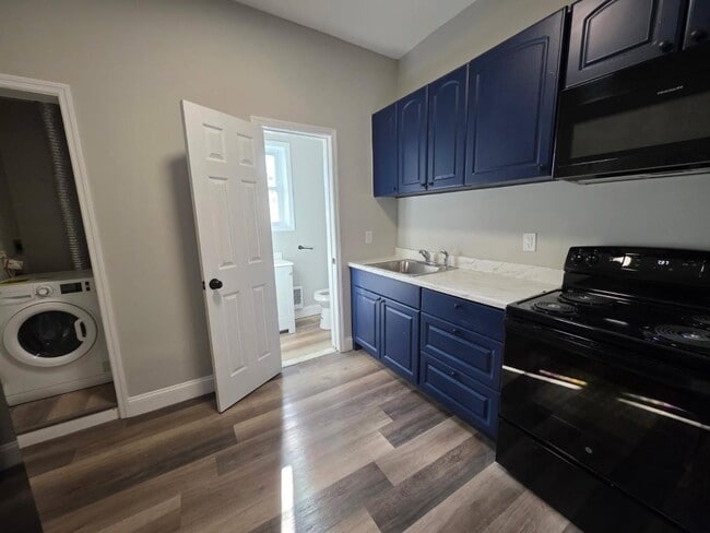 Building Photo - 644 Church St Unit 3