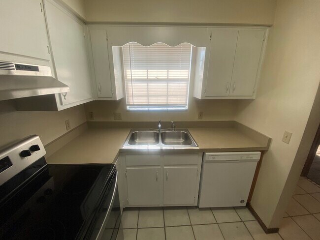 Photo - 1102 Greentree Ct Unit F