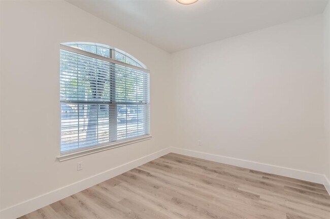 Photo - 2060 Intrepid Dr