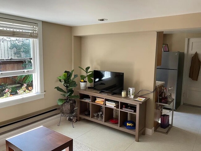 Photo - 2252 Jones St Unidad A