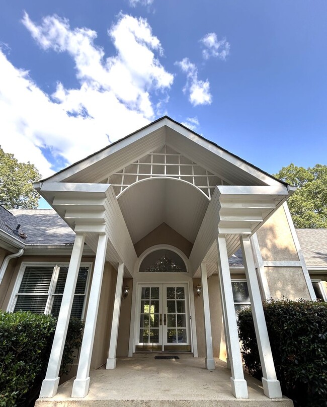 Perfectly located private Buckhead estate ... - Perfectly located private Buckhead estate ... House