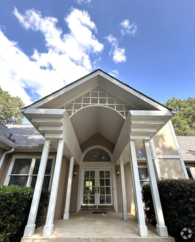 Building Photo - Perfectly located private Buckhead estate ... Rental