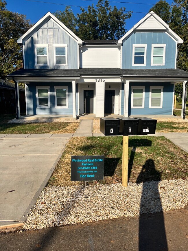 Photo - 1815 Newcastle St