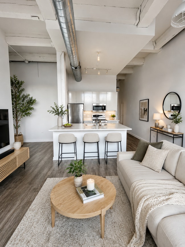 Building Photo - Loft-style condo-quality 3 Bed/2 ba IN Unit 305