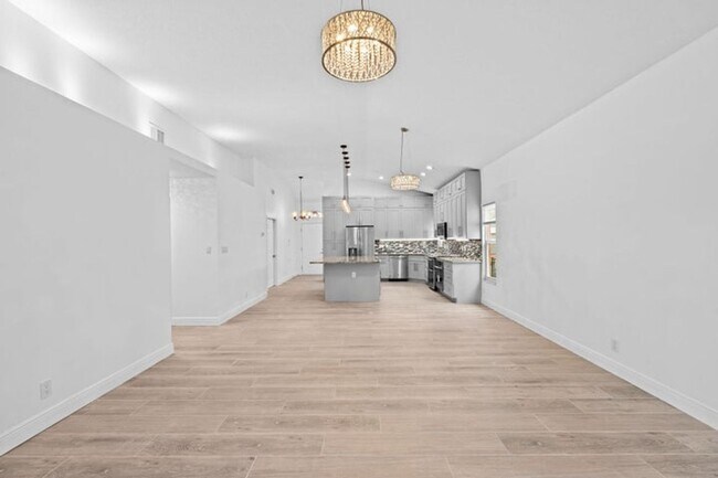 Photo - 5122 Elpine Way