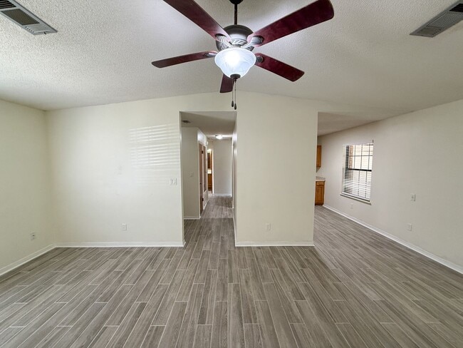 Photo - 1035 Peakview Dr