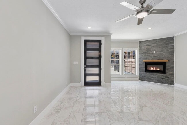 Photo - 514 E 29th St