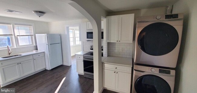 Building Photo - 1084 S Hanover St Rental
