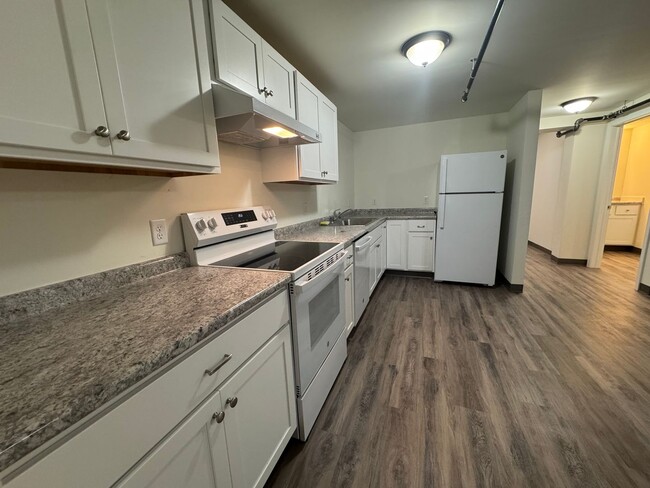 Building Photo - 191 E Housatonic St Unit D Rental
