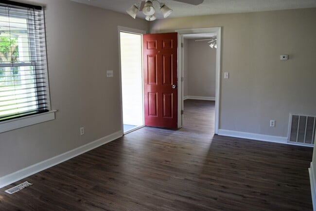 Building Photo - 18 Morrison Ave