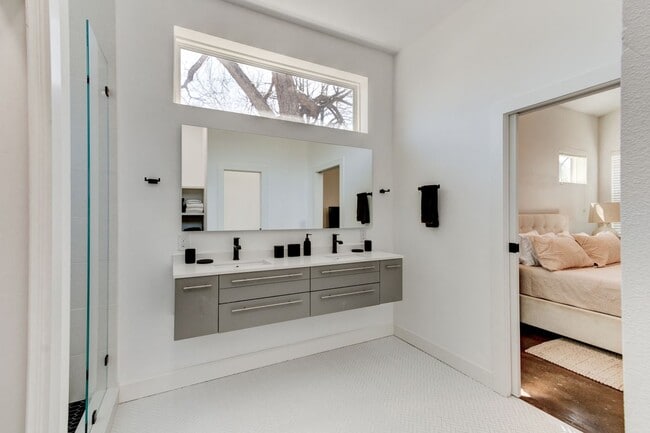 Photo - 2715 Zaragosa St