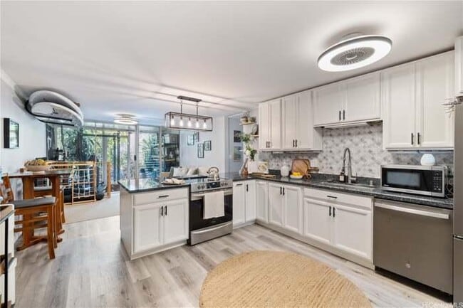 Building Photo - 95-269 Waikalani Dr, c102