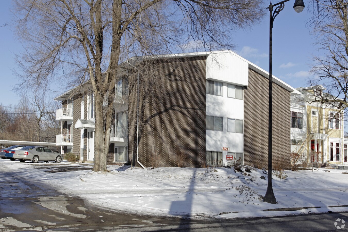 Photo - 321 Fountain St NE