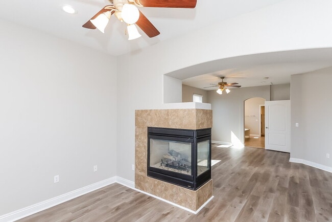 Photo - 537 Copper View St