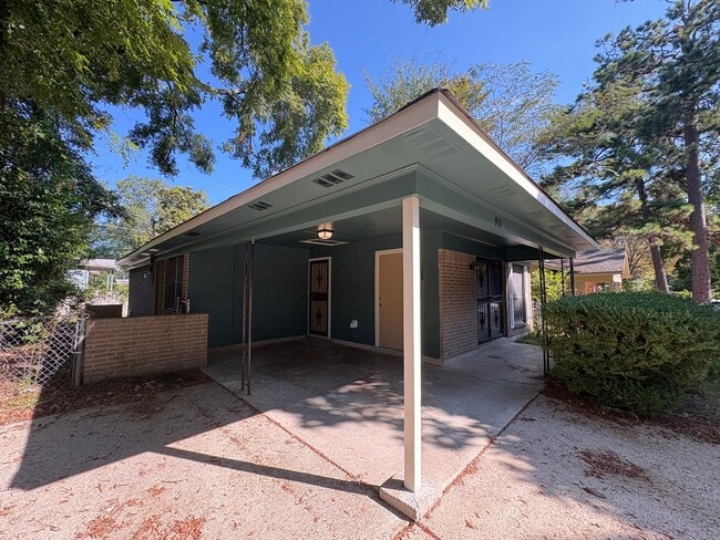 913 Babylon Rd