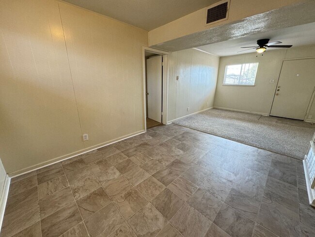 Photo - 807 W Hallmark Ave Unit E