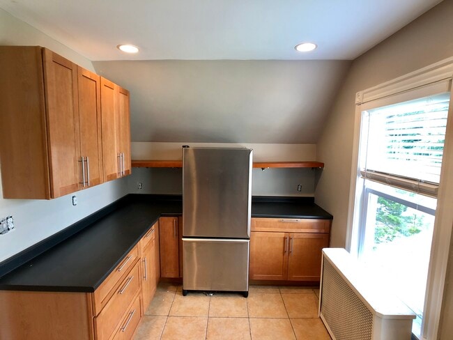 67 Hewlett St Unit 2