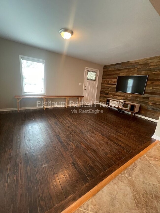 Photo - 2706 White Oak Dr