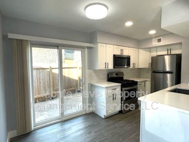 Photo - 2504 Manor Cir Unit A