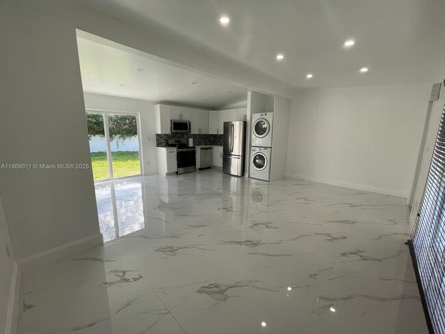 Building Photo - 11040 SW 52nd Dr Rental