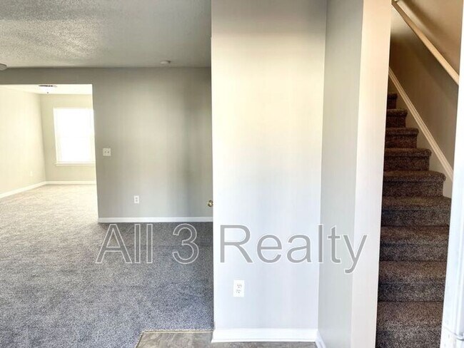 Photo - 333 Goldenrod Dr