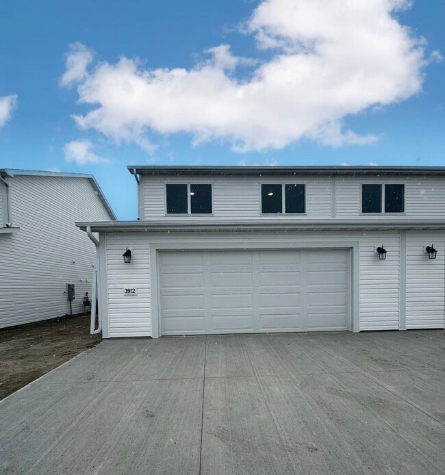 Exquisite 3Bedroom Home with Modern Elega... Townhome Townhome