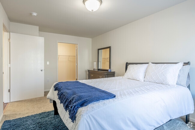 2BD, 1BA - 950SF - Primary Bedroom