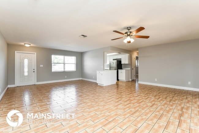 Photo - 916 SE 18th St