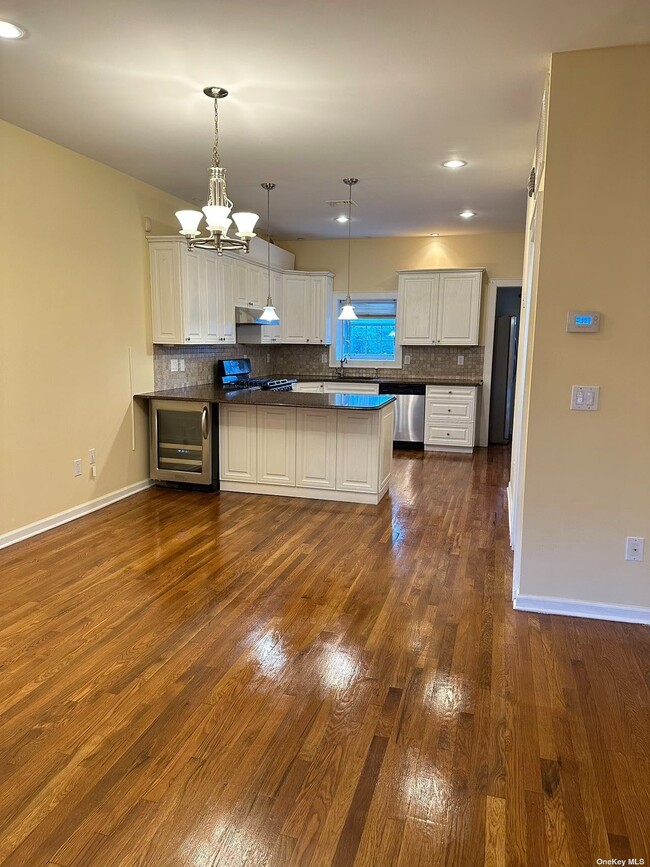 Photo - 91-20 96th St