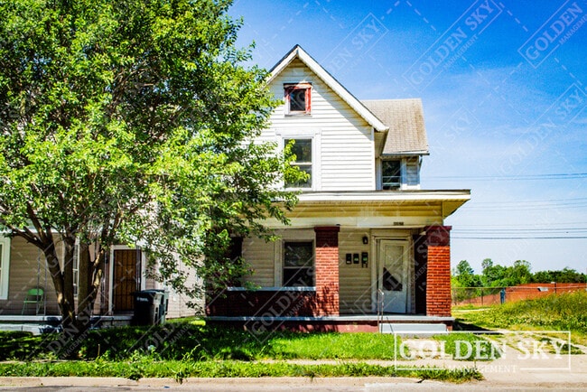 Building Photo - 2207 S Walnut St Unit 2