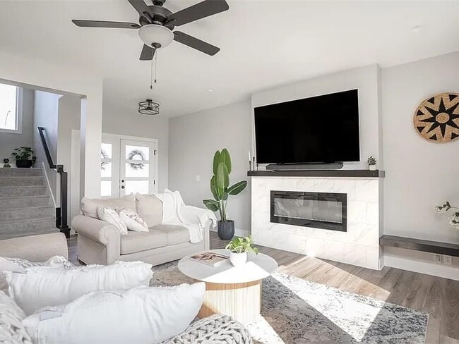 Photo - 3217 Lakeview Dr SE