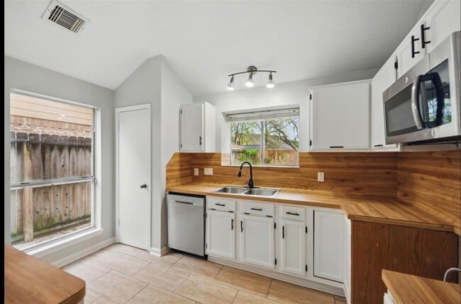 Photo - 14403 Wandering Wood Dr