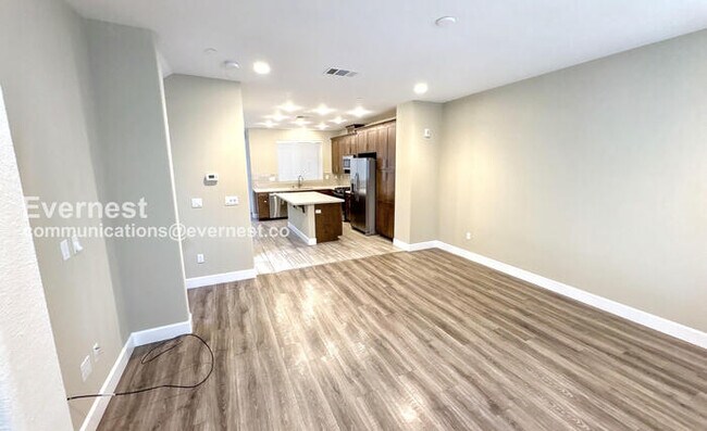 Photo - 428 Whistler Pl