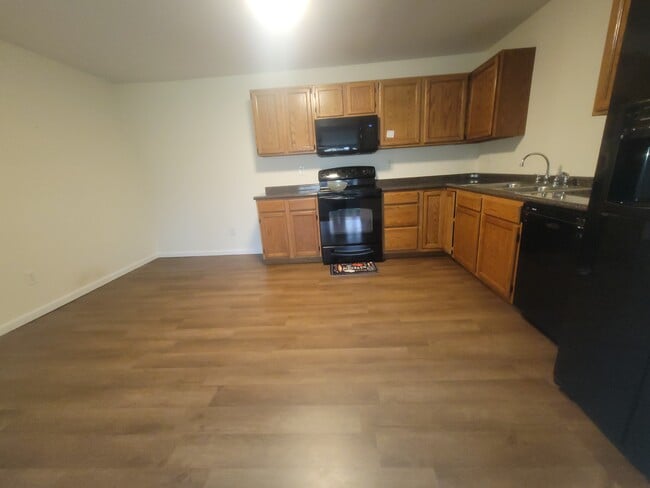 Photo - 810 Seymour Rd Unit B