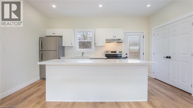 Photo - 57 Winniett St