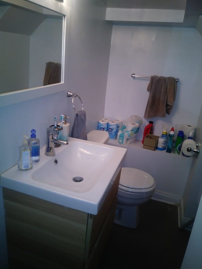 Photo - 1029 W Wellington Ave Unit GDN