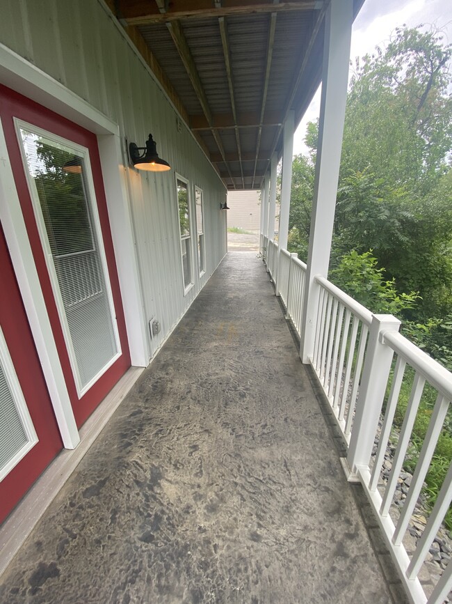 65 Woods Edge Rd Unit 1