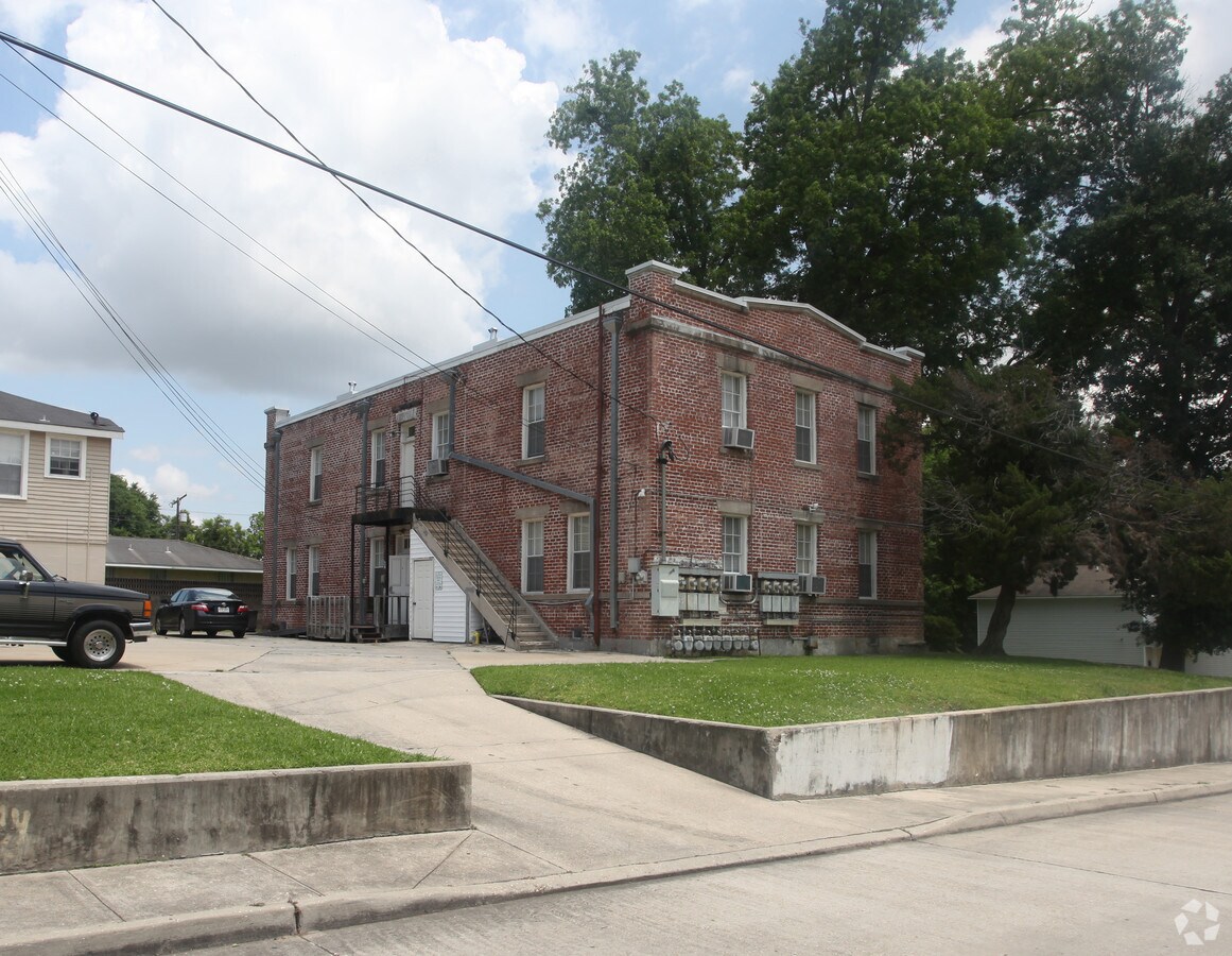 Photo - 360 W Garfield St Apartments